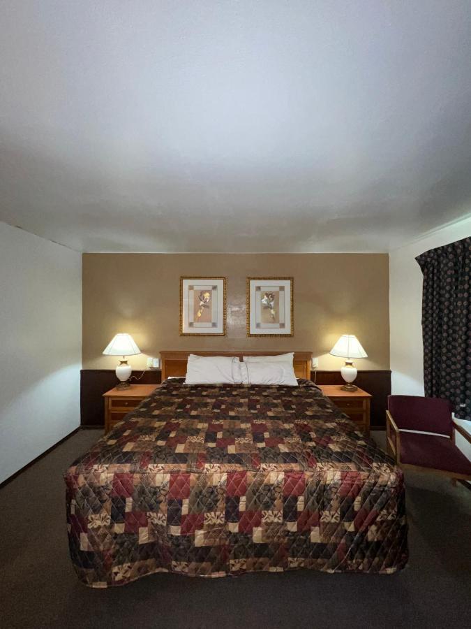 Motel Spinning Wheel 3*